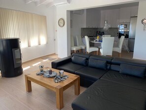 TV, DVD player - Villa Emilia  8 Personas (Calpe)