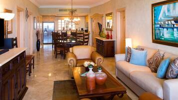 Télévision à écran plat, lecteur de DVD, chaßne hi-fi