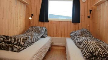 Tomannsrom, 4 soverom, ikke-røyk, delt bad | Wi-fi (inkludert) og sengetøy