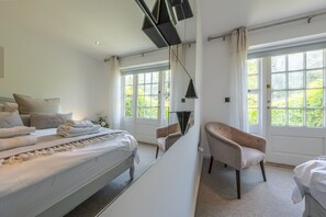 2 makuuhuonetta, silitysrauta/-lauta, vauvan matkasänky, internet