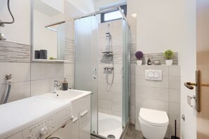 Douche, serviettes fournies