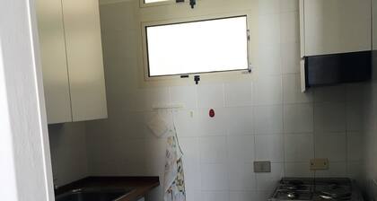 Calasetta, apt 1. Stock plus Dachboden 120 qm, zentraler Bereich, möbliert