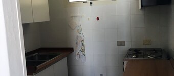 Calasetta, apt 1. Stock plus Dachboden 120 qm, zentraler Bereich, möbliert