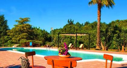 VILLA VON lantane mit privatem Pool in einem Garten von 10 000 m. q.
