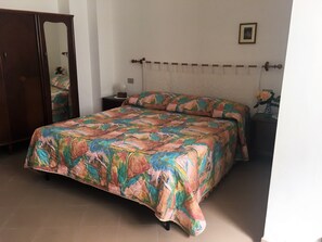 2 bedrooms - Calasetta, Sardinia Ground floor apartment 80 sq m central area  (Calasetta)