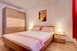 2 habitaciones, escritorio, wifi gratis y ropa de cama