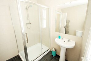 Bathroom - Brighton Apt. 12 beds (Brighton)