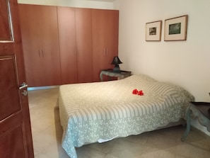 4 quartos, cofres nos quartos, ferros/tábuas de passar roupa