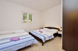 2 bedrooms, free WiFi, bed sheets
