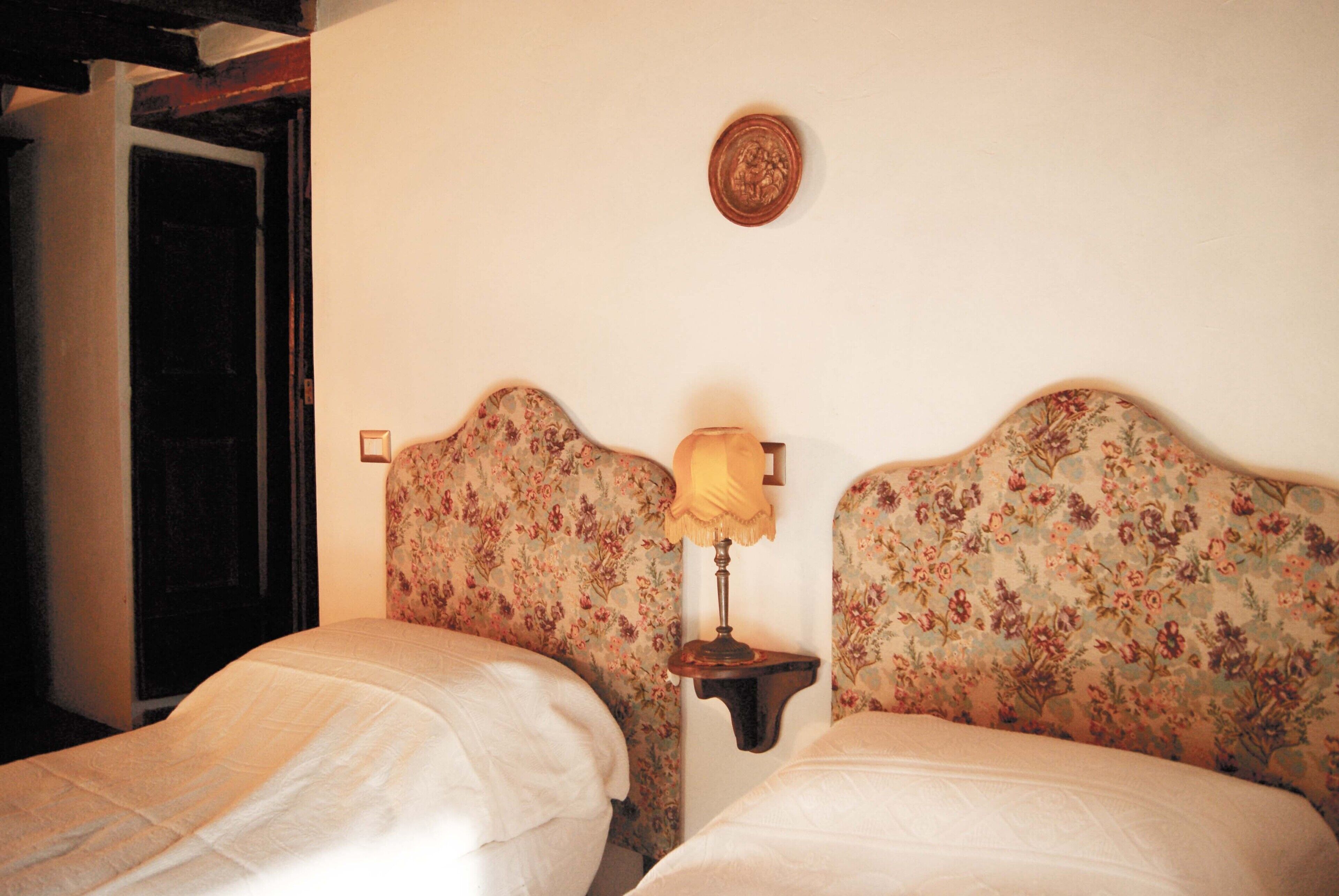 6 多间卧室、熨斗/熨衣板、免费 WiFi、床单