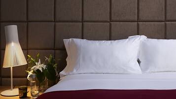 2 bedrooms, in-room safe, desk, iron/ironing board