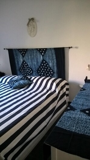 2 bedrooms, iron/ironing board, bed sheets