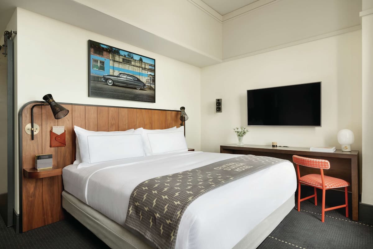Egyptian cotton sheets, premium bedding, in-room safe