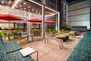Terrace/patio - Home2 Suites by Hilton Brunswick (Brunswick)