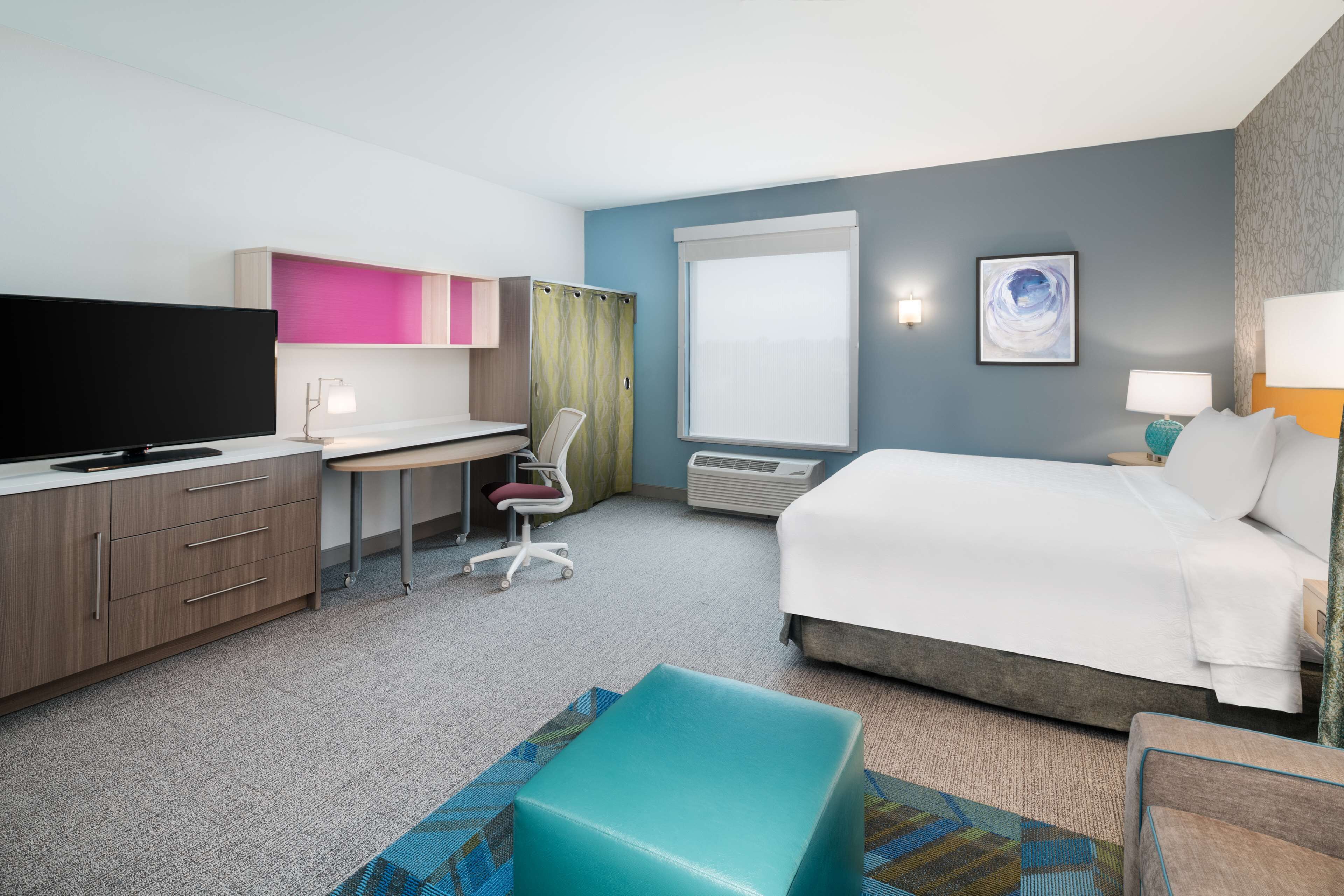 in-room safe, desk, laptop workspace, free wifi