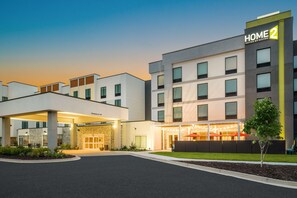 Exterior - Home2 Suites by Hilton Brunswick (Brunswick)