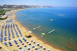 Una spiaggia nelle vicinanze