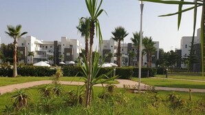 المنطقة المحيطة بالمنشأة