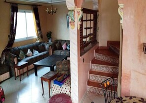 TV, fireplace - Green Diamond Apartment 2 4358 (Sidi Bouzid)