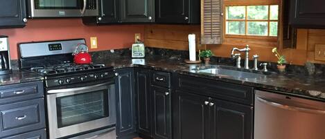 雪櫃、微波爐、焗爐、爐具