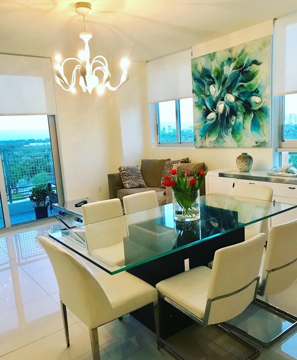 Interior - Gorgeous apartment in miracle mile! (Miami)