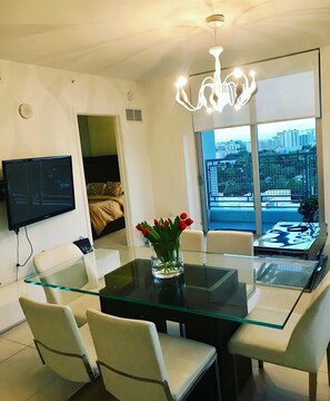 Interior - Gorgeous apartment in miracle mile! (Miami)