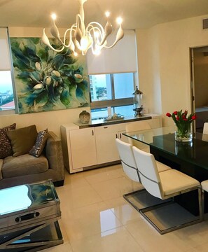 Interior - Gorgeous apartment in miracle mile! (Miami)
