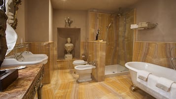 Bathtub, hair dryer, bidet, towels