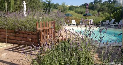 VILLA SABRINA Country house with swimming pool and garden