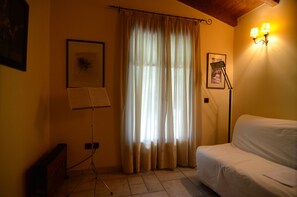 2 bedrooms - House in a quiet environment, ideal for an absolute relaxation. (Achilleion)