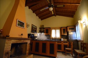 Private kitchen - House in a quiet environment, ideal for an absolute relaxation. (Achilleion)