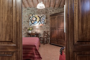 6 bedrooms, iron/ironing board, free WiFi, bed sheets