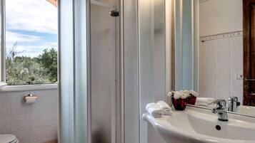 Vasca, asciugacapelli, bidet, asciugamani