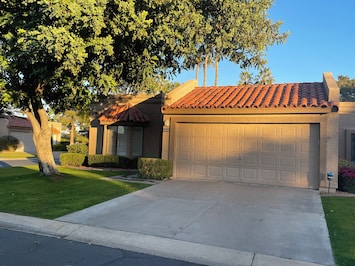FRONT OF TOWNHOME.