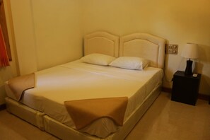 1 makuuhuone, työpöytä, silitysrauta/-lauta, Wi-Fi