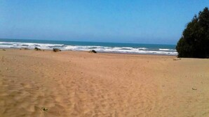 A sandy beach with waves and a clear sky. - Apartment foot in the water in Sary beach 3958 (Sidi Rahal)
