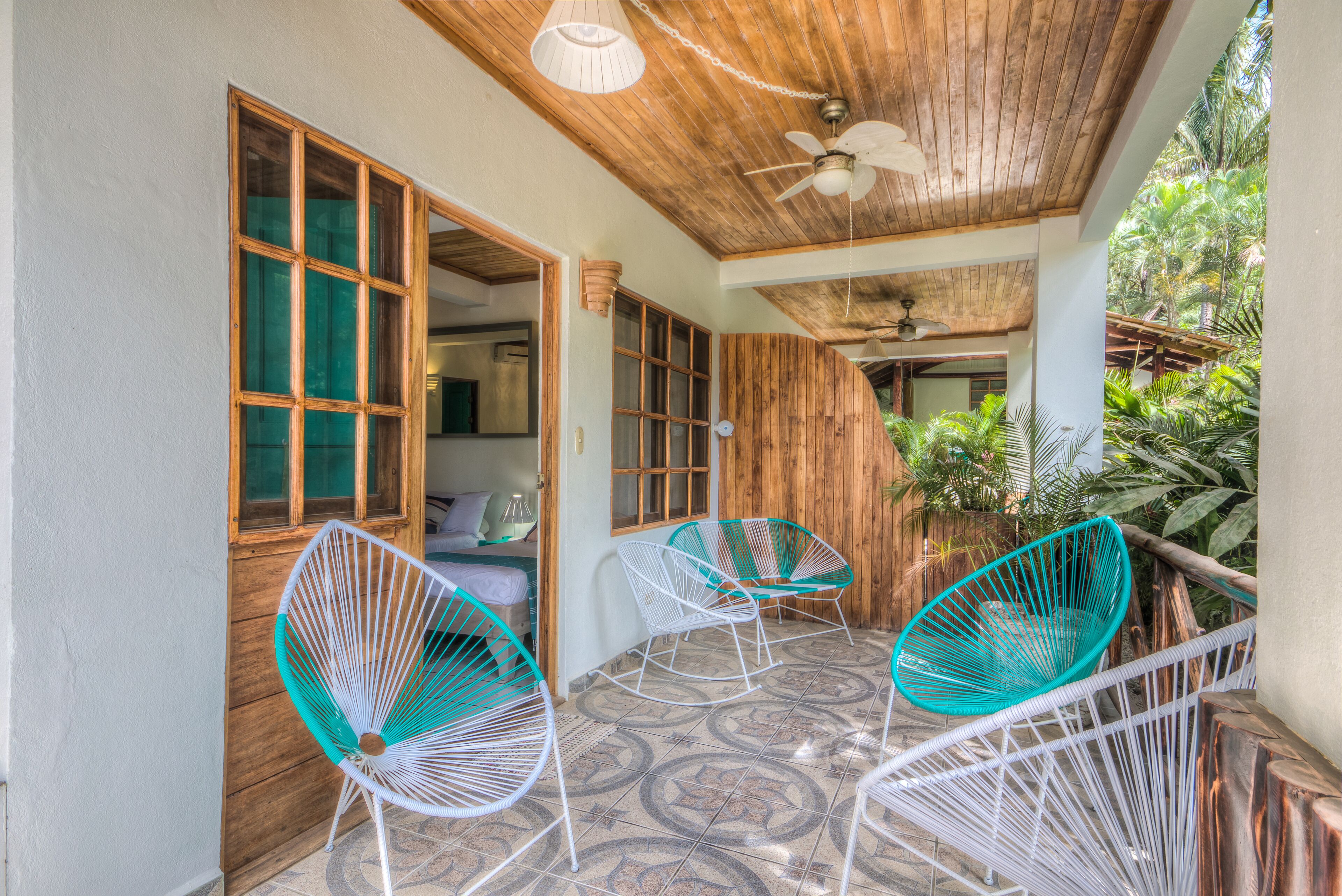 Chambre Deluxe, plusieurs lits, vue jardin (Ground Floor) | Minibar, coffres-forts dans les chambres, Wi-Fi gratuit, draps fournis