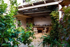 Outdoor dining - Chelidoni villa Sivas (ΑΜΑ) 00000115543 (Sivas)