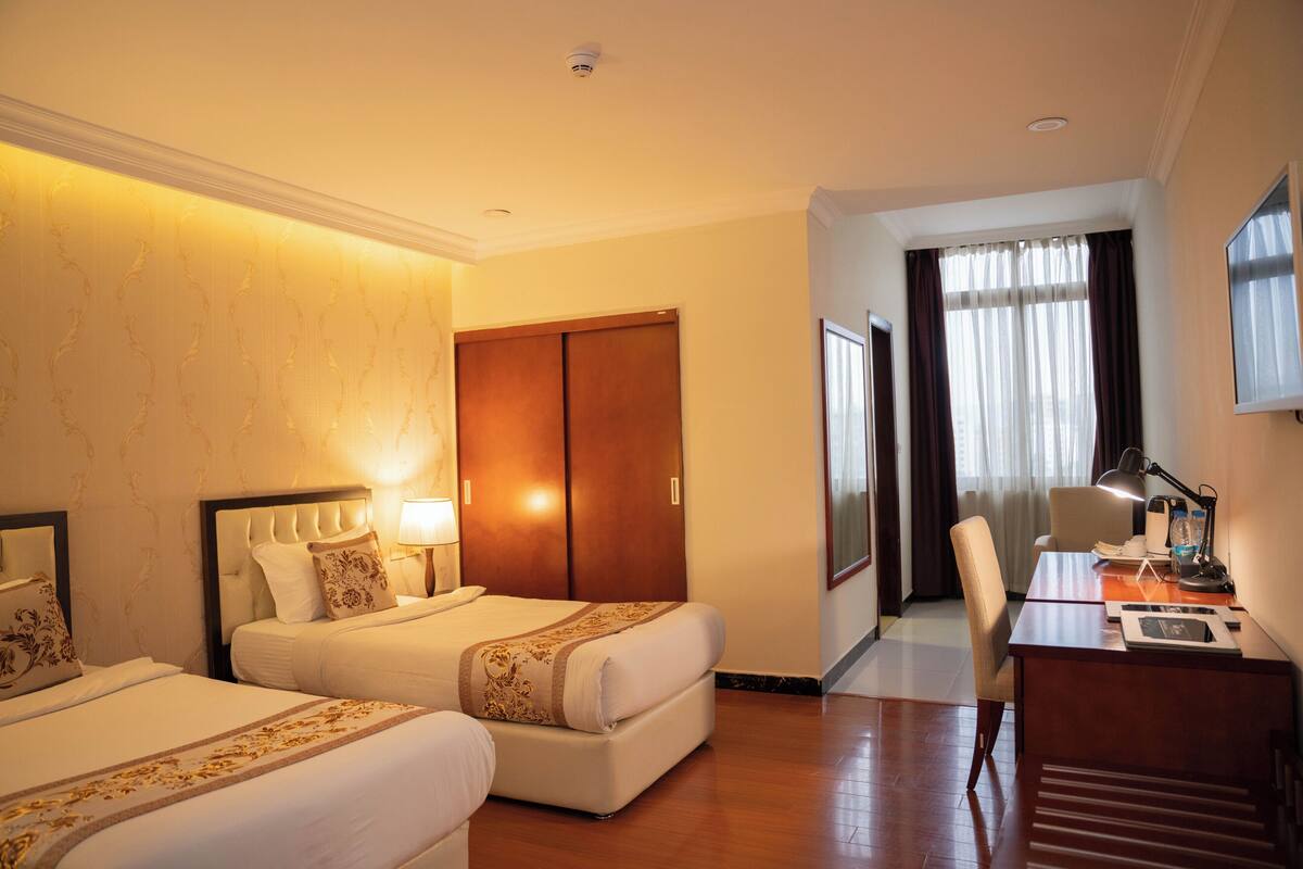 Standard Twin Room | Desk, blackout drapes, soundproofing, WiFi (free)