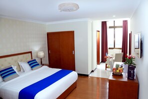 Desk, blackout drapes, soundproofing, free WiFi - Tolip Olympia Hotel (Addis Ababa)