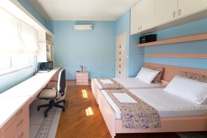 3 bedrooms, desk, free WiFi