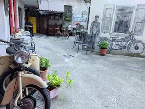 المنطقة المحيطة بالمنشأة