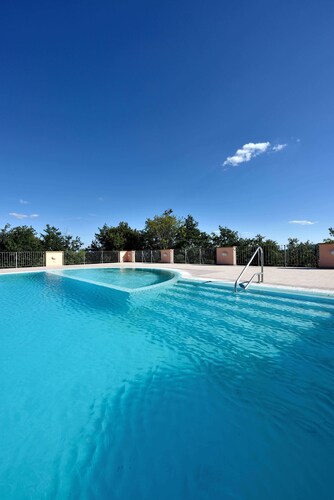 The Fox of the Lighthouse. Holiday home surrounded by greenery 