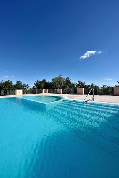 The Fox of the Lighthouse. Holiday home surrounded by greenery 