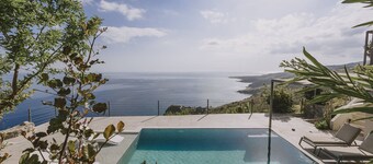 Private swimming pool, amazing views, sleeps 6.