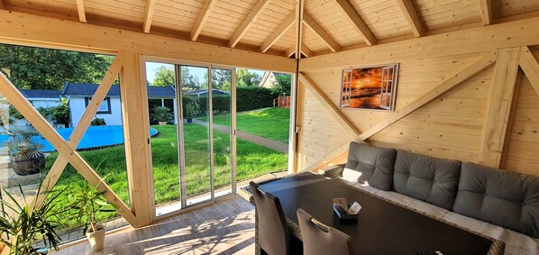 المنشأة من الداخل