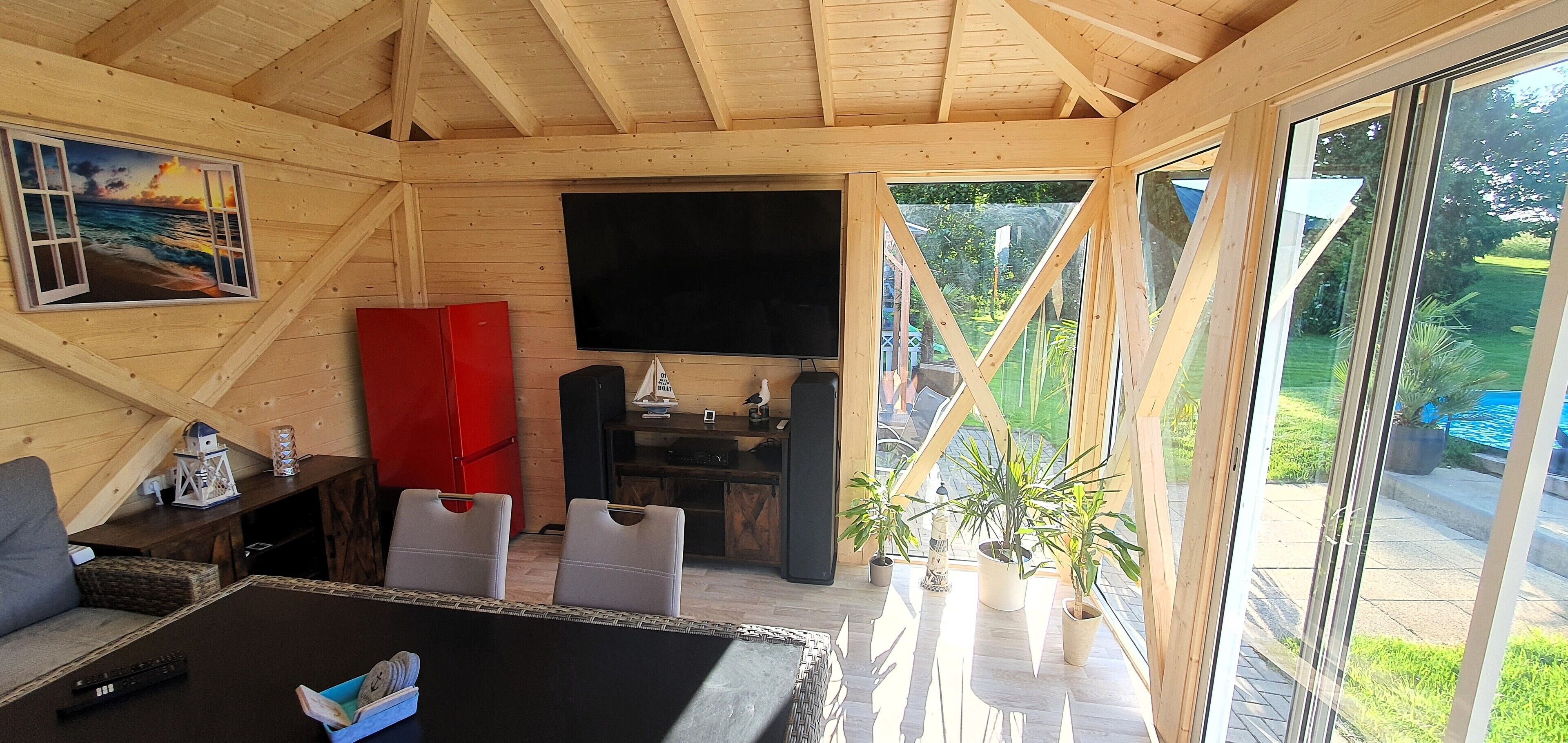 Smart TV, fireplace, DVD player, stereo