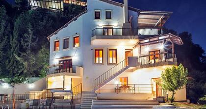 Villa Kleopatra With Private Pool Near TO T HE Beach Away From THE City NO