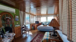 1 habitación, tabla de planchar con plancha, wifi gratis y ropa de cama 