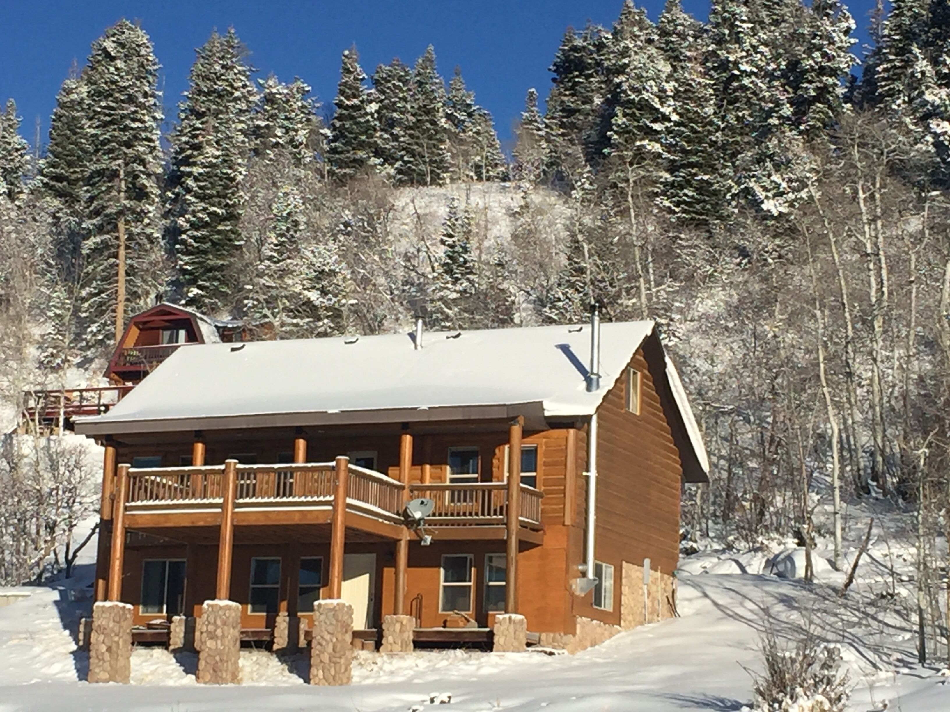 Tollgate Canyon Cabin Sleeps 10 near Park City